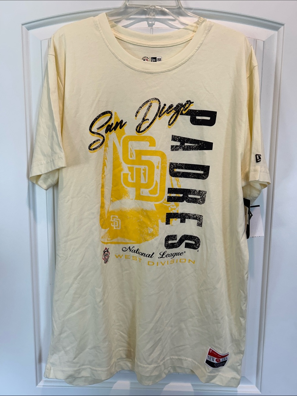 Men’s New Era San Diego Padres Cream & Yellow Graphic Tee